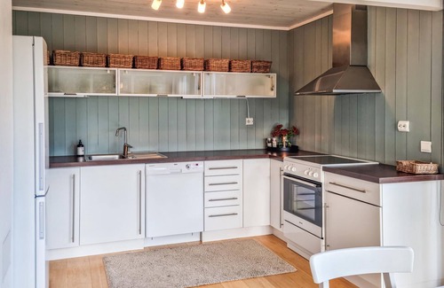 Risor House | Family-Friendly Cottage with Pool & Lake View Awaiting You