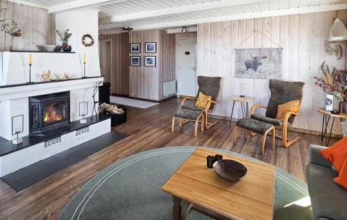 Tinn House | Inviting Home in Rjukan with Family-Friendly Kitchen
