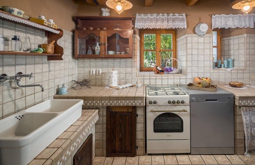 Rim House | Experience Breathtaking Views in a Cozy Vacation Home