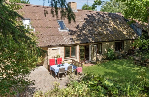 Rodbyhavn House | Cozy Cottage with Wood-Burning Stove in Scenic Countryside