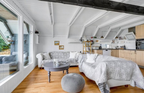 Roslev House | Cozy Cottage with Lake View and Spa in North Jutland