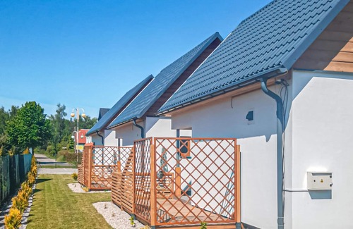Rowy House | Welcoming Wooden House with Ocean Views in Rowy Village