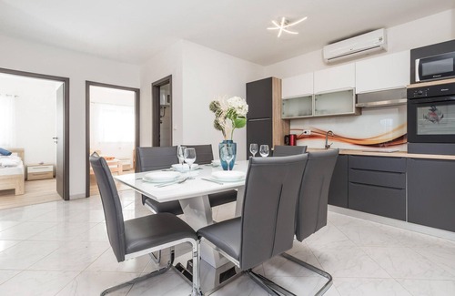 Rukavac House | Cozy Cottage with Sauna for Memorable Family Getaways