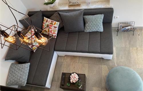 Rukavac House | Family-Friendly 2 Bedroom Home with Pool in Rukavac