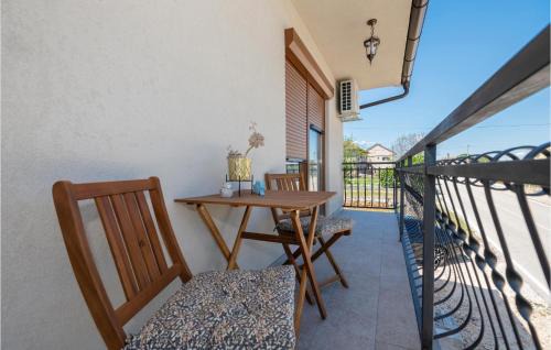Runovici House | Inviting Home in Runovici with Pool and Kitchen Amenities