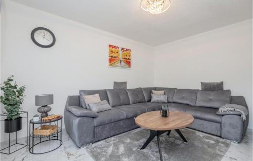 Runovici House | Inviting Home in Runovici with Pool and Kitchen Amenities