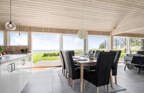 Langemark House | Beachfront Escape with Spa and Breakfast Included