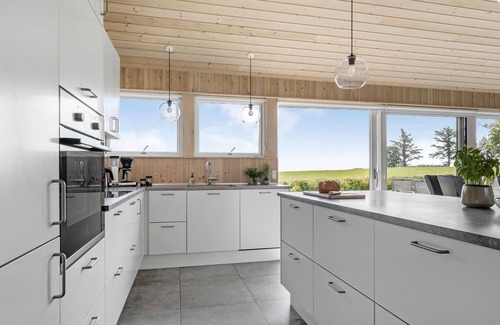 Langemark House | Beachfront Escape with Spa and Breakfast Included