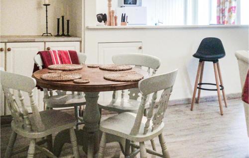 Scille House | Inviting Retreat in Scillé with Heated Pool and Pet-Friendly
