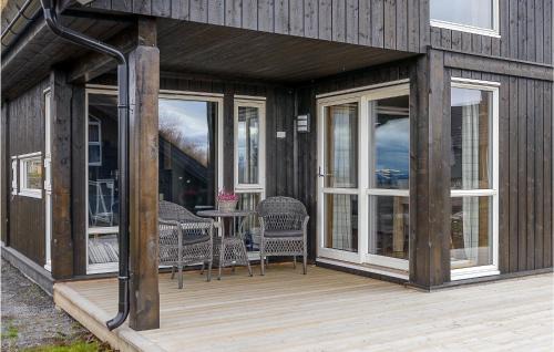 Sjusjoen House | Elegant Home in Sjusjøen with Family-Friendly Kitchen