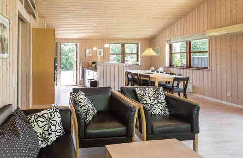 Store Kongsmark House | Family-Friendly Oceanfront Getaway for Memorable Stays