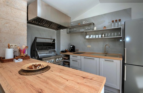 Slivno House | Spacious 5 Bedroom Retreat in Slivno with Private Pool