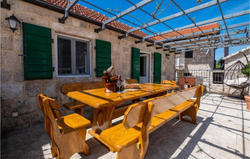 Slivno House | Beautiful Home in Slivno with Heated Pool & Hot Tub