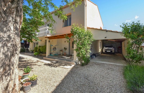 Sorgues House | Gorgeous home in Sorgues with WiFi