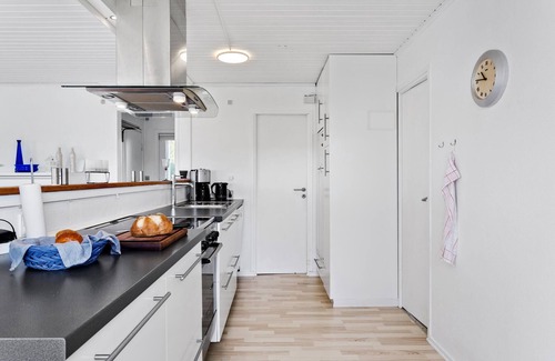Svendborg House | Relaxing Retreat with Ocean Views & Excursion Adventures