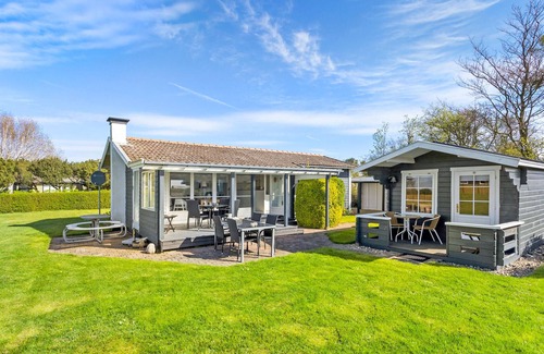 Svendborg House | Relaxing Retreat with Ocean Views & Excursion Adventures