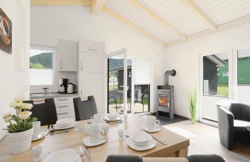 Thale House | Modern 2-Bedroom Retreat in Thale with Spa and Breakfast