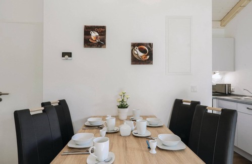 Thale House | Modern 2-Bedroom Retreat in Thale with Spa and Breakfast