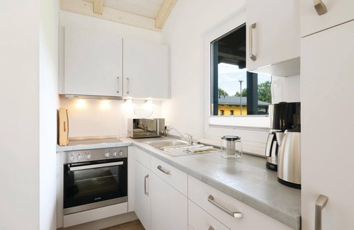 Thale House | Modern 2-Bedroom Retreat in Thale with Spa and Breakfast