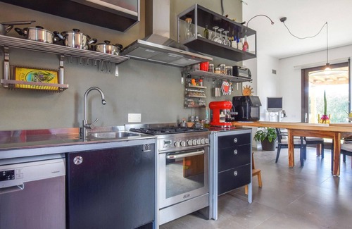 Trabia House | Idyllic 3 Bedroom Retreat with Ocean Views in Trabia