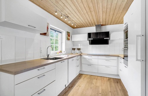 Øby House | Family-Friendly Vacation Home with Pool and Spa Amenities