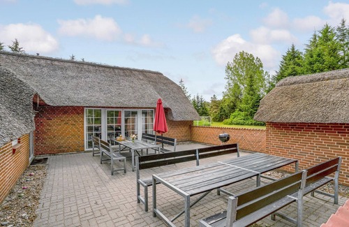 Øby House | Family-Friendly Vacation Home with Pool and Spa Amenities