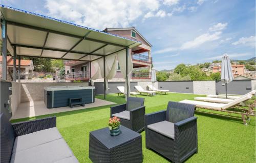 Vrgorac House | Inviting Home in Umcani with Pool & Hot Tub Amenities