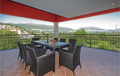 Vrgorac House | Inviting Home in Umcani with Pool & Hot Tub Amenities