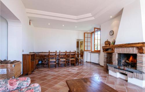 Montecopiolo House | Cozy Home in Di Montecopiolo with Kitchen & Pet Friendly