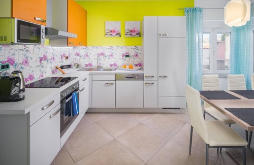 Valtura House | Spacious 6 Bedroom Retreat with Private Pool in Valtura