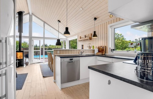 Vemb House | Unforgettable Family Getaway in a Poolside Retreat
