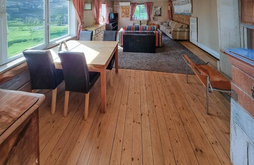 Vinslov House | Unique Farm Stay with Lake View and Spa Amenities