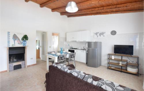 Vittoria House | Welcoming Home in Vittoria with Pool and Kitchen Amenities