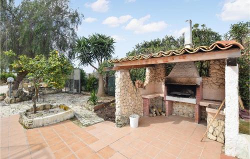 Vittoria House | Welcoming Home in Vittoria with Pool and Kitchen Amenities