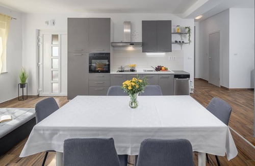 Vodnjan House | Explore the Cozy Village Retreat with Pool & Spa Amenities