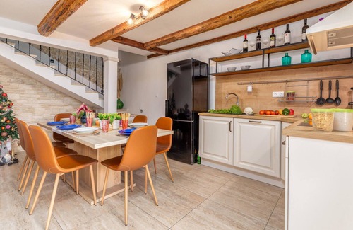 Gajana House | Family-Friendly Coastal Retreat with Pool and Spa Amenities