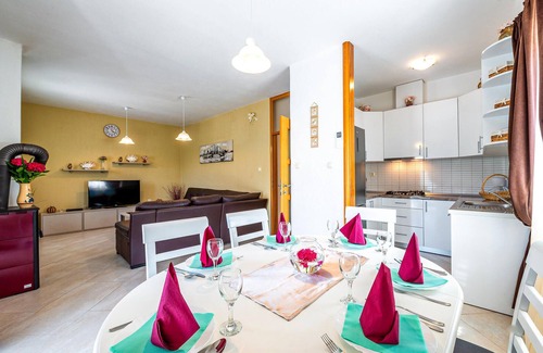 Dubrovnik House | Relaxing 3-Bedroom Retreat in Zaton Veliki with Ocean View