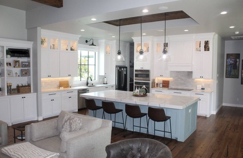 Bryan House | Gorgeous Home on 1 acre just outside the city