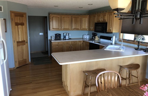 Reads Landing House | Scenic Home with Kitchen and Breakfast by the Rivers