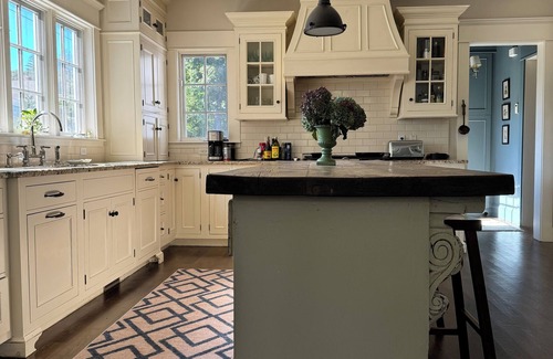 South Duxbury House | Beautiful Beach Home with Kitchen, Rated 10/10 by Guests