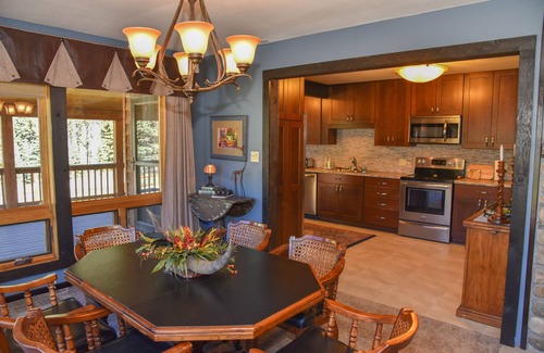 Red River Cabin | Picturesque Home with Mountain Views & Perfect for Groups