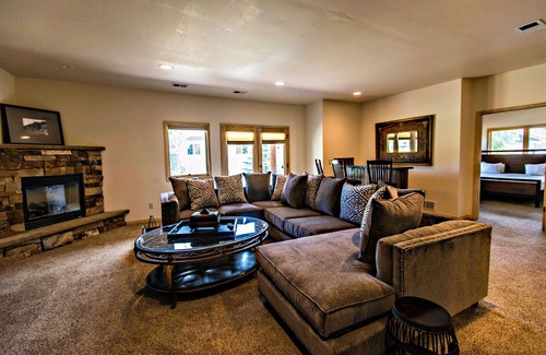 Stanley Hills Condo | Inviting Home with Hot Tub and Scenic Estes Valley Views
