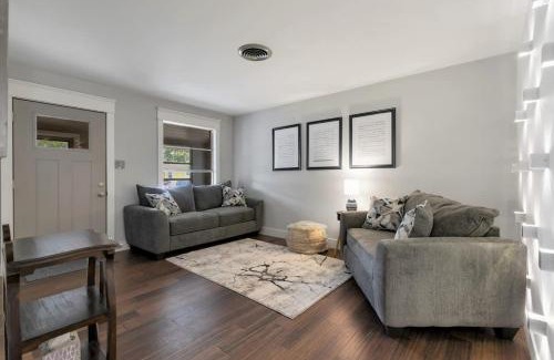 Fredericksburg House | Inviting Home with Grill, Steps from Main Street