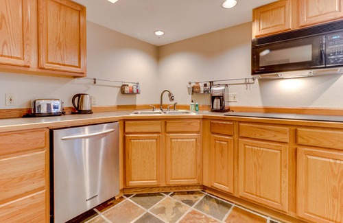 White Salmon House | Relaxing Retreat with Hot Tub and Scenic River Views