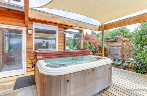 White Salmon House | Relaxing Retreat with Hot Tub and Scenic River Views