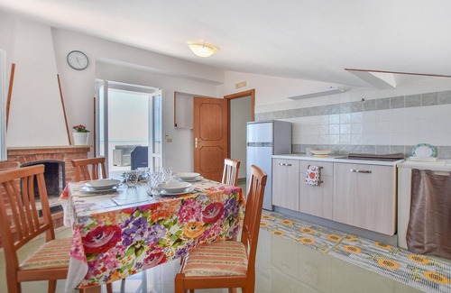 Santa Maria di Castellabate House | Top Floor Apartment with Ocean View for Unforgettable Stays