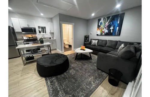 Los Angeles Villa | Convenient L.A. Retreat: Ideal for Family Fun & Relaxation