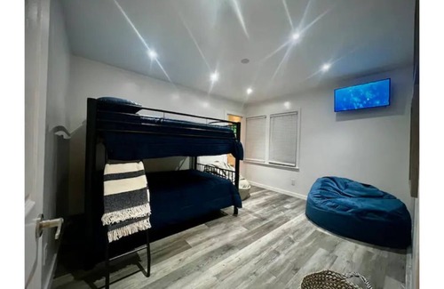 Los Angeles Villa | Convenient L.A. Retreat: Ideal for Family Fun & Relaxation