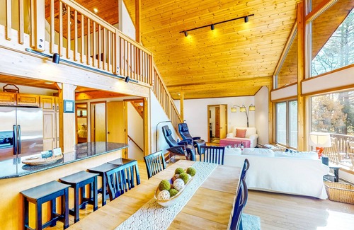 Hinsdale House | Idyllic Lake Ashmere Retreat with Hot Tub & Scenic Views