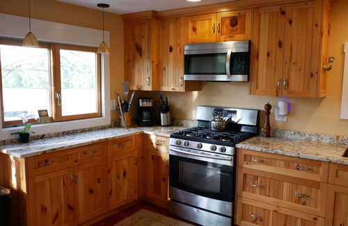 Holmes Cabin | Scenic Lake-Front Cabin with Private Dock Near NYC